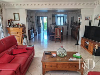 Maison traditionnelle - 157 m² - 7 pièces