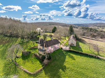 Maison traditionnelle - 240 m² - 9 pièces