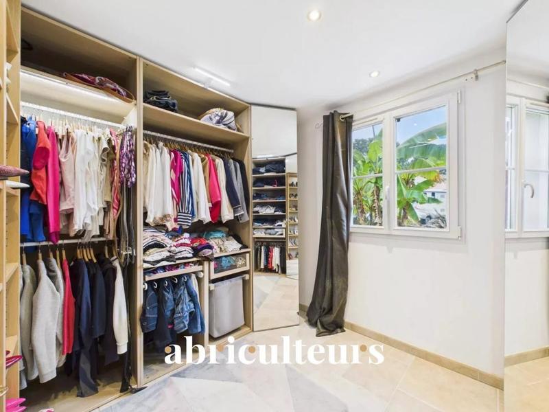 Propriété - 188 m² - 8 pièces