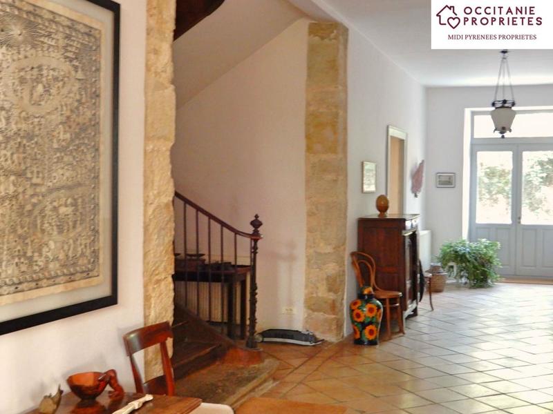 Maison de maîtres - 495 m² - 9 pièces