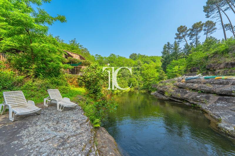 Maison - 324 m² - 13 pièces