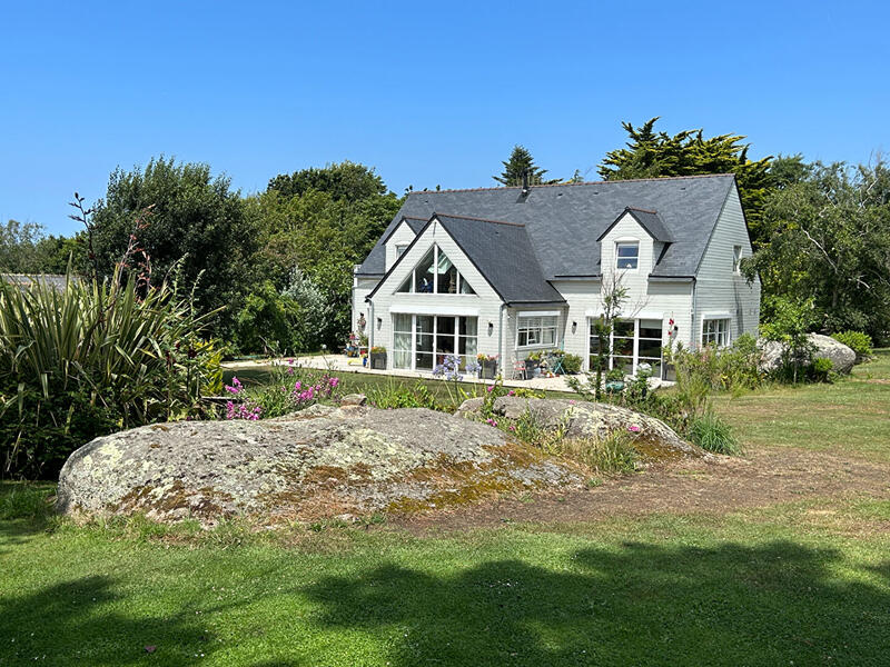 Maison - 221 m² - 7 pièces