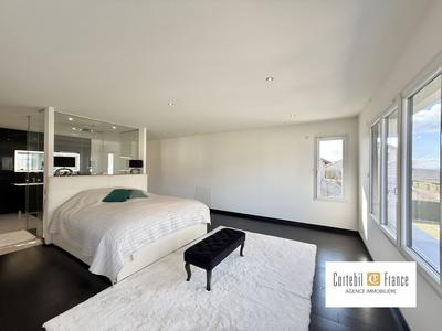 Villa - 277 m² - 9 pièces