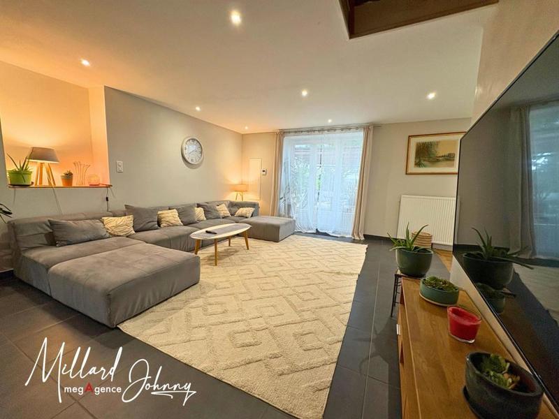 Maison - 204 m² - 9 pièces