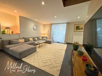 Maison - 204 m² - 9 pièces