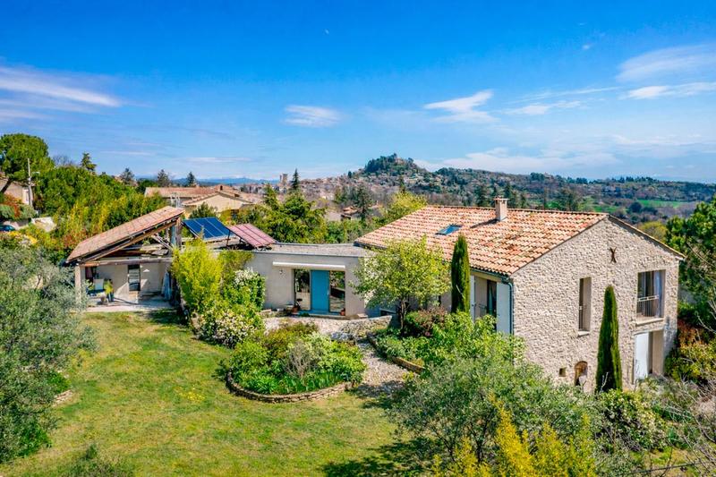 Maison - 236 m² - 7 pièces