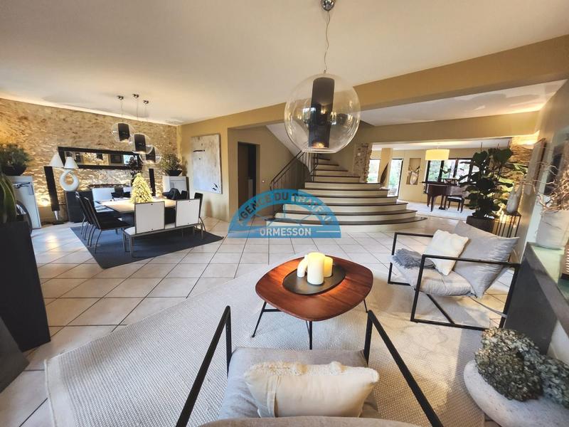 Maison - 254 m² - 10 pièces