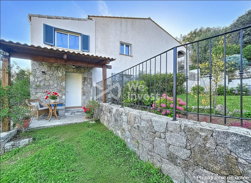 Maison traditionnelle - 230 m² - 9 pièces