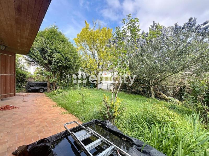 Maison - 165 m² - 10 pièces