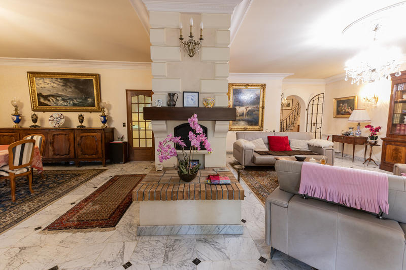 Maison - 280 m² - 7 pièces