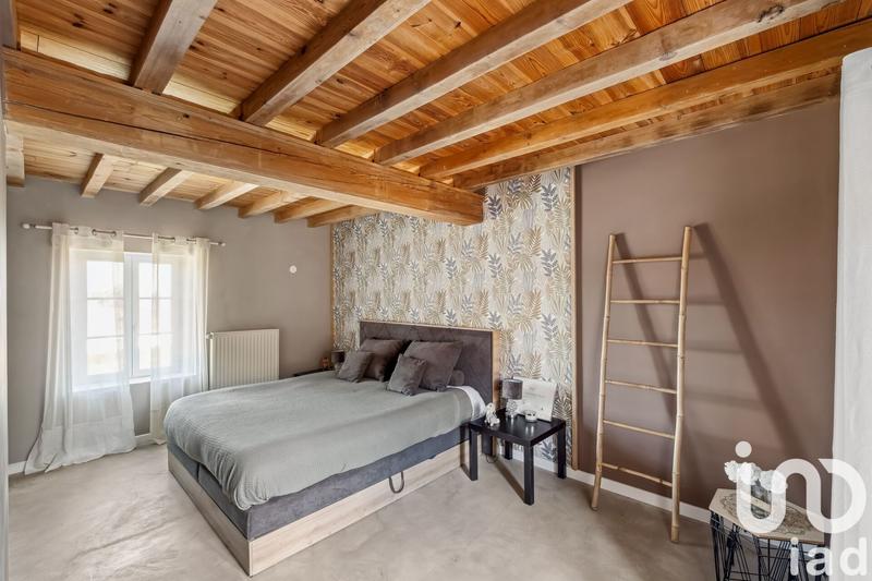 Maison - 210 m² - 6 pièces