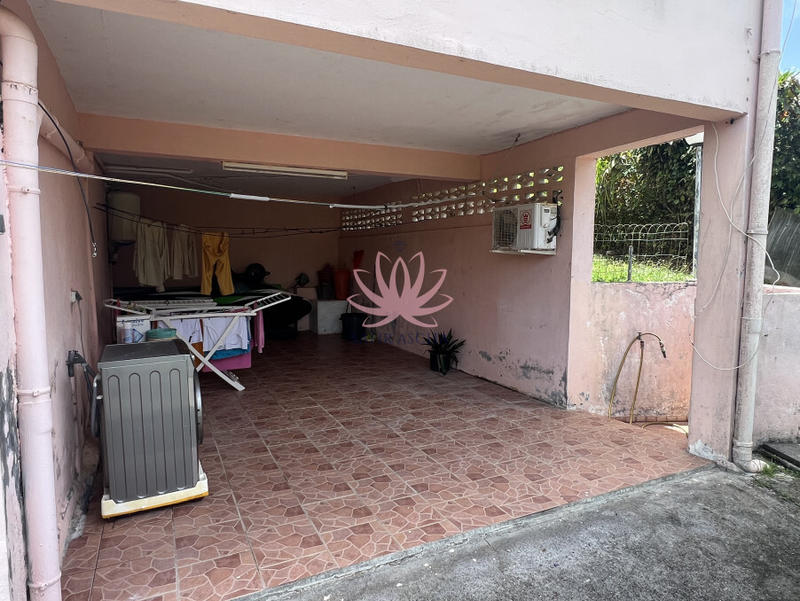 Maison - 252 m² - 5 pièces