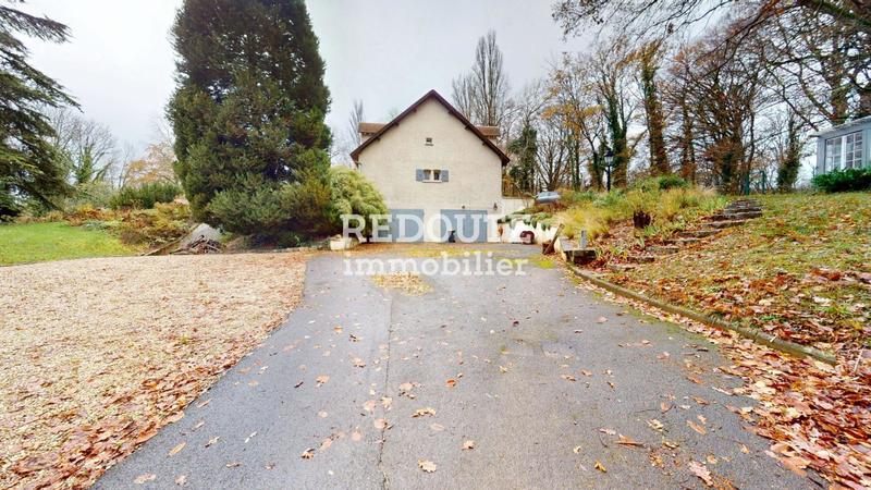 Propriété - 239 m² - 8 pièces