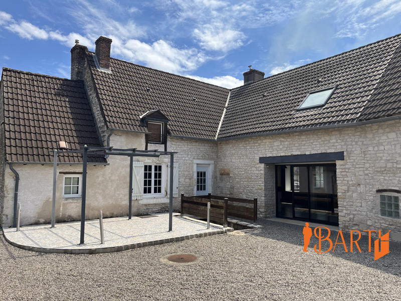 Maison traditionnelle - 225 m² - 7 pièces