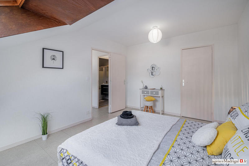 Appartement - 94 m² - 4 pièces