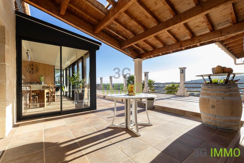 Villa - 222 m² - 8 pièces