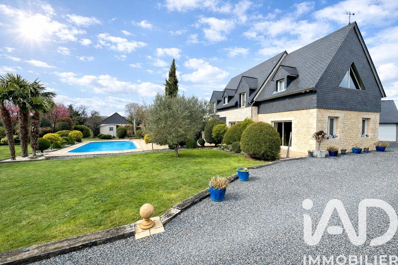 Maison - 260 m² - 8 pièces