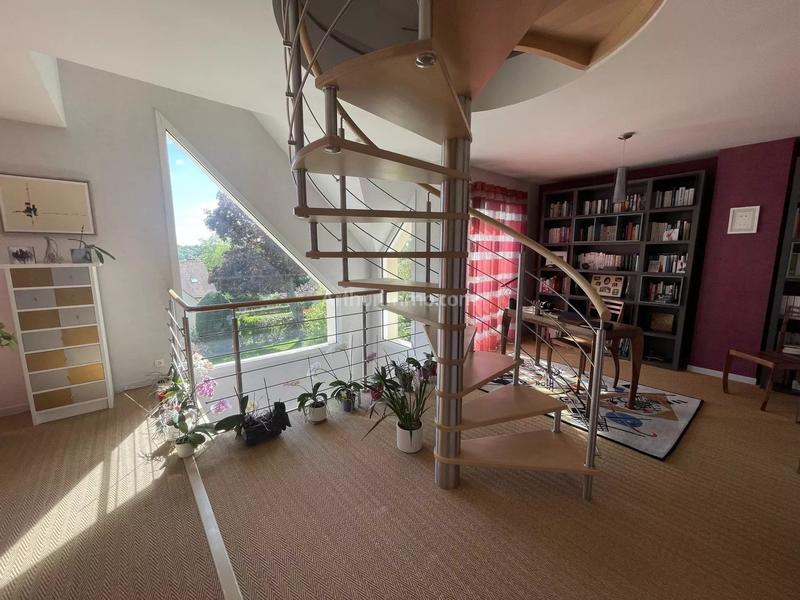 Maison - 210 m² - 8 pièces