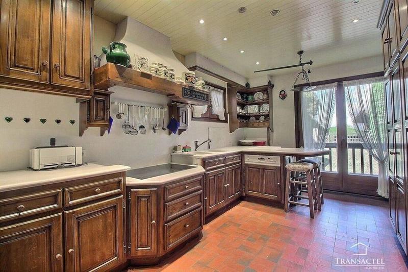 Châlet - 271 m² - 7 pièces