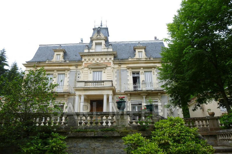 Maison - 490 m² - 19 pièces