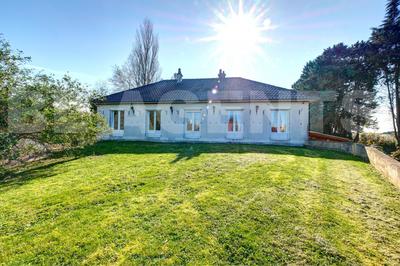 Maison traditionnelle - 191 m² - 9 pièces