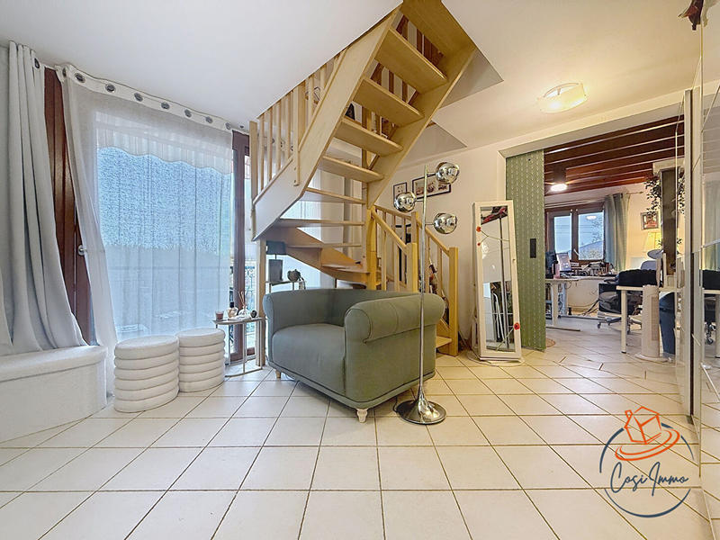 Maison - 210 m² - 8 pièces