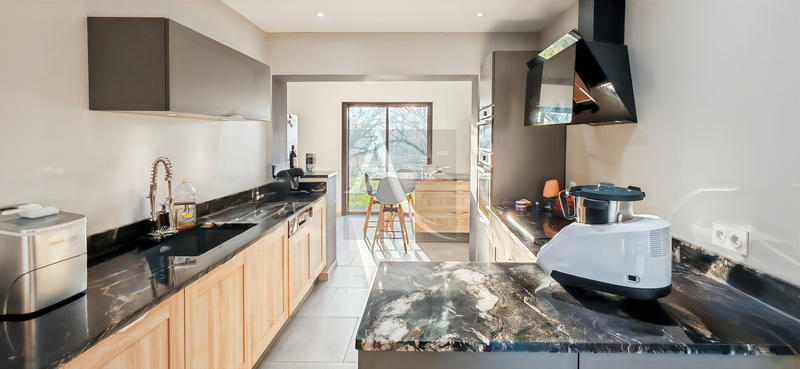 Maison - 163 m² - 7 pièces