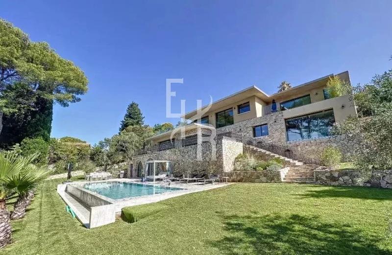 Maison - 389 m² - 8 pièces