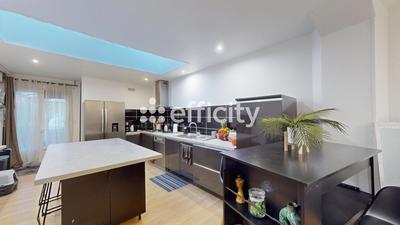 Maison - 94 m² - 5 pièces