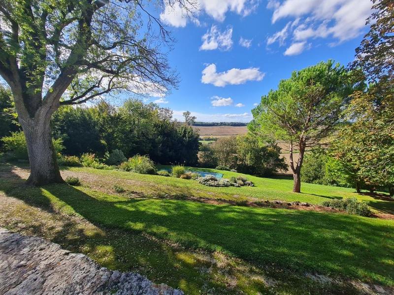 Maison de maîtres - 550 m² - 14 pièces