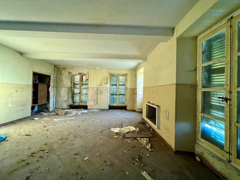 Château - 1 500 m² - 11 pièces