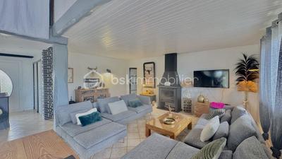 Maison traditionnelle - 165 m² - 6 pièces