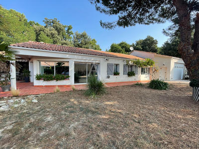 Maison - 220 m² - 12 pièces