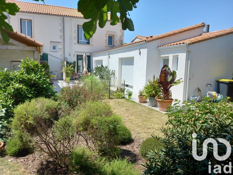 Maison - 230 m² - 9 pièces