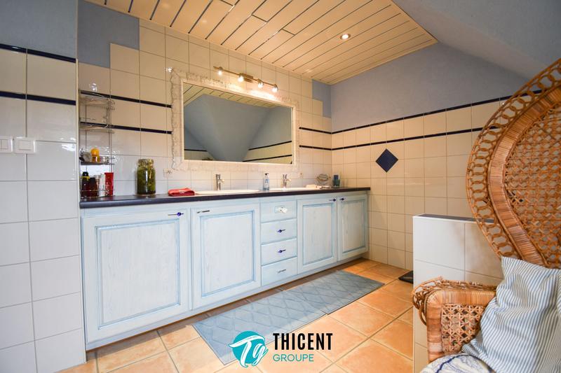 Maison traditionnelle - 215 m² - 8 pièces