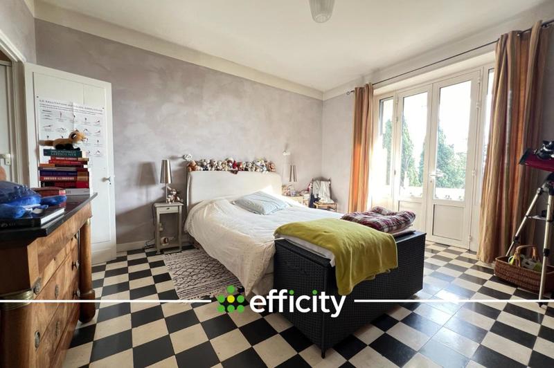 Demeure - 188 m² - 8 pièces