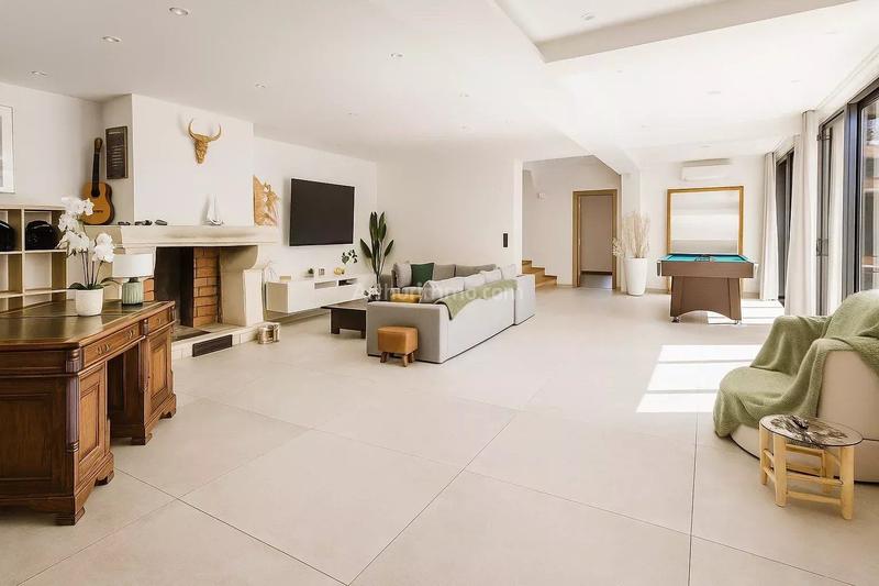 Maison - 259 m² - 10 pièces