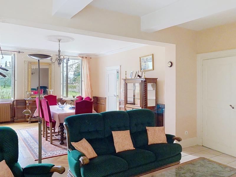 Maison - 300 m² - 12 pièces