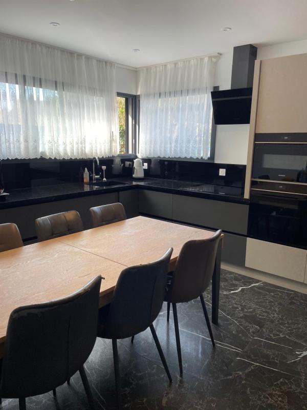 Maison - 189 m² - 8 pièces