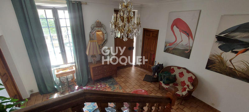 Maison - 252 m² - 9 pièces