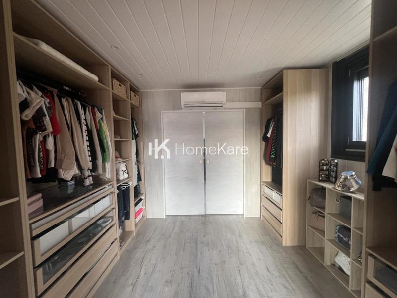 Maison - 280 m² - 9 pièces