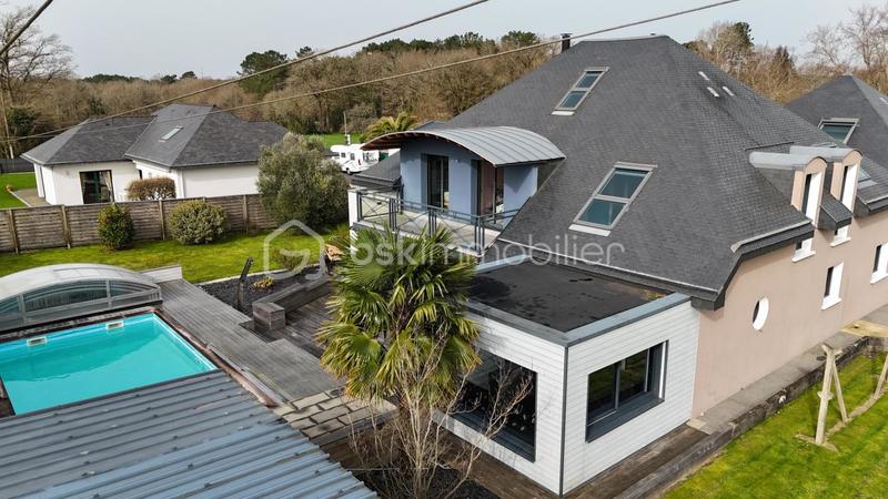 Maison - 270 m² - 10 pièces