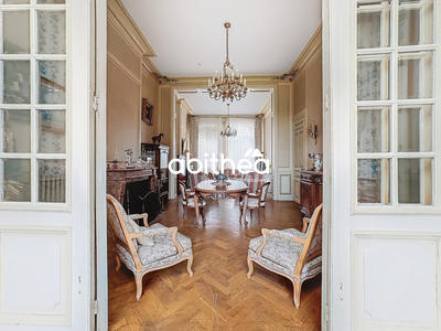 Maison - 257 m² - 9 pièces