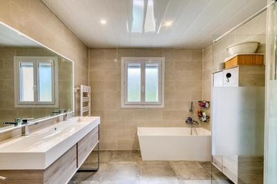 Maison traditionnelle - 217 m² - 11 pièces