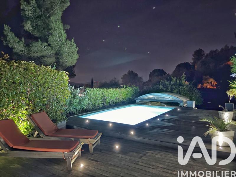 Maison - 237 m² - 7 pièces