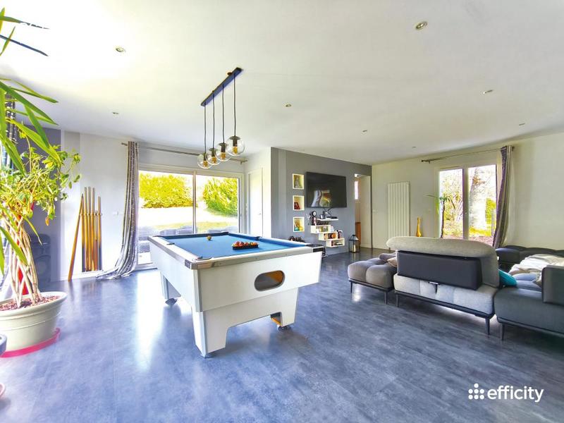 Maison - 205 m² - 7 pièces