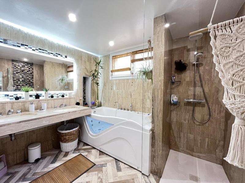 Maison - 182 m² - 10 pièces