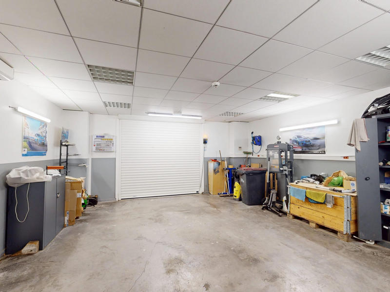 Local d'activités - 428 m² - 8 pièces