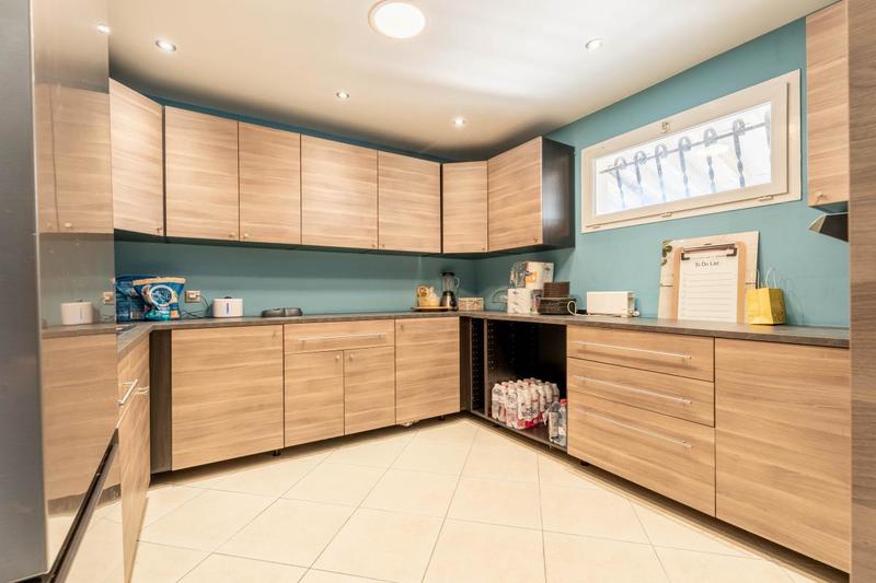 Propriété - 194 m² - 6 pièces