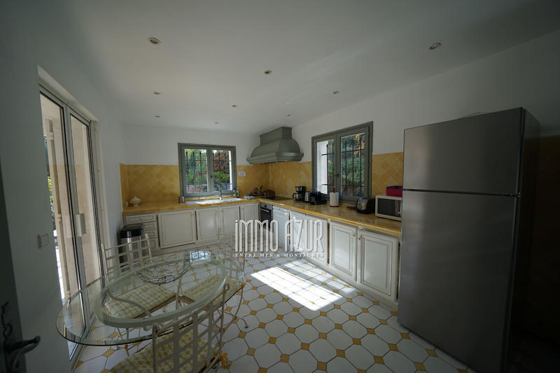 Villa - 200 m² - 6 pièces